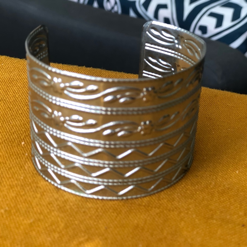 💙 𝟻/$𝟸𝟻 💙 Silver bracelet